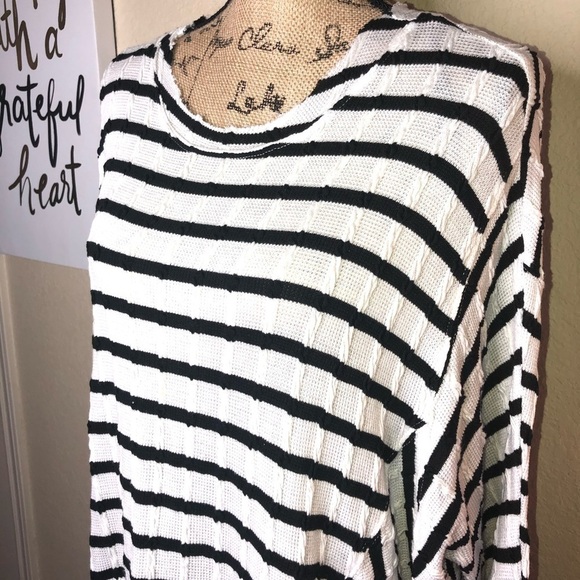 Umgee Distressed Worn Look Oversized Black & White Striped Faux Layer Tunic Sz L - Picture 4 of 8